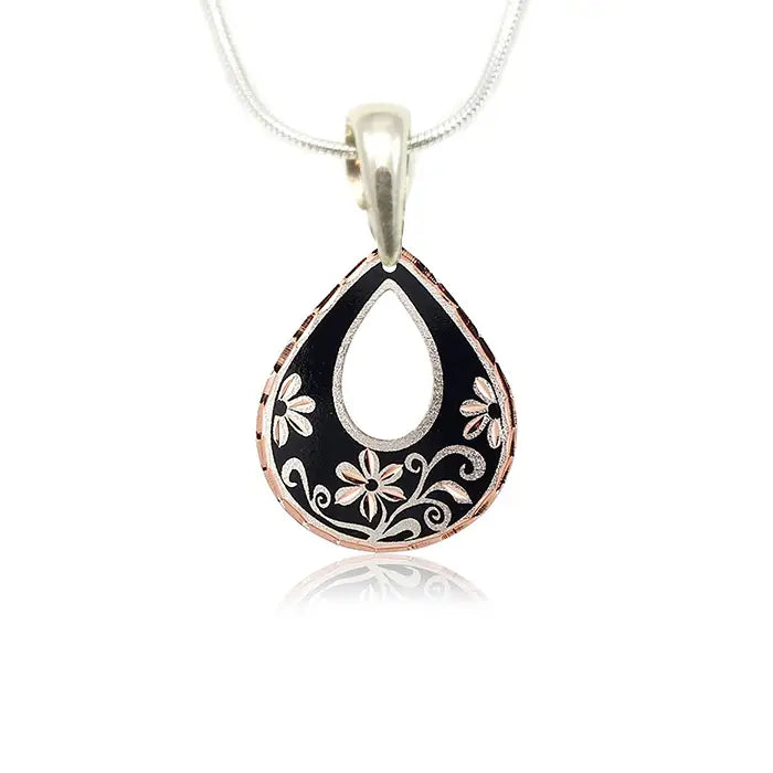 BLACK DAISY   Necklace