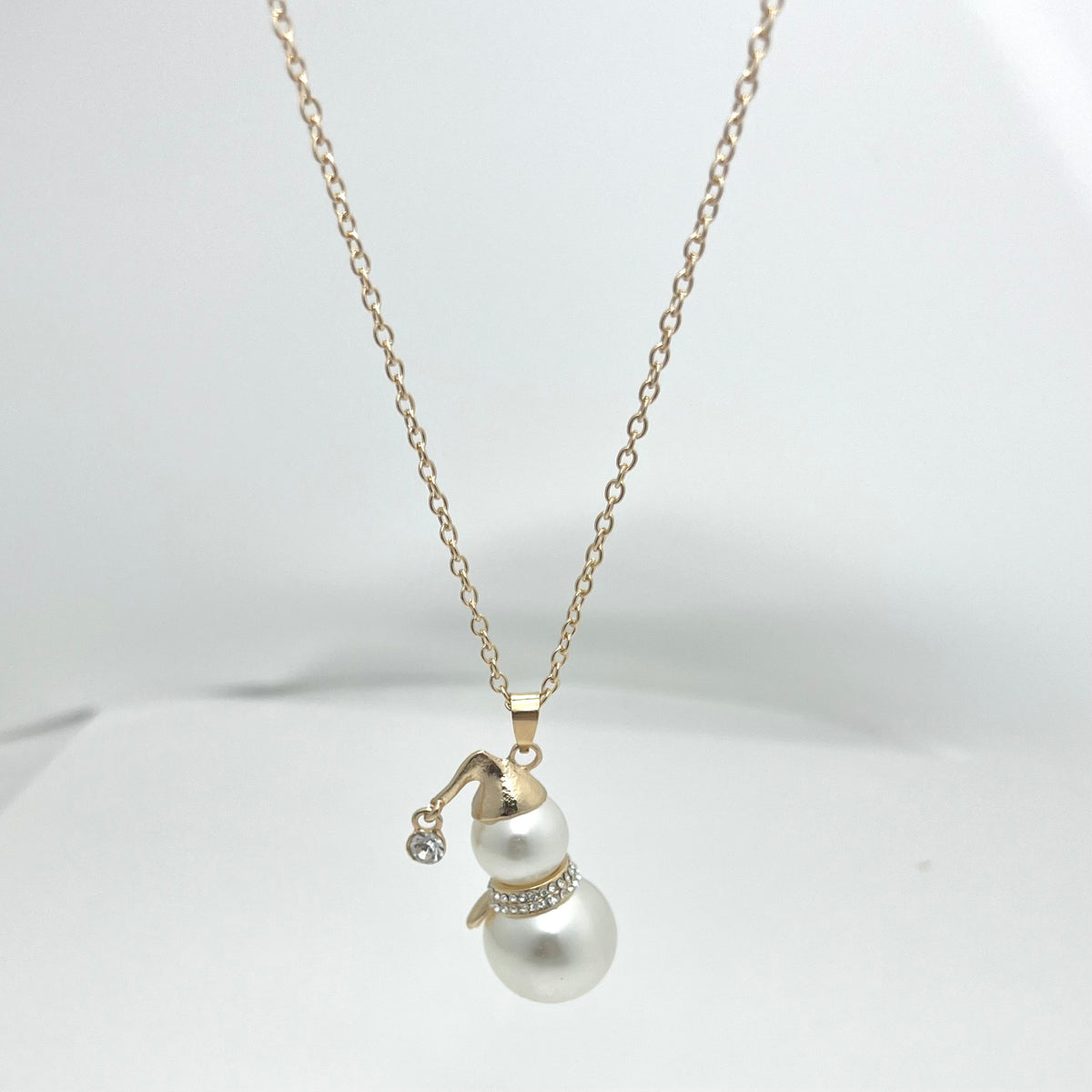 Snowman pearl gold color necklace