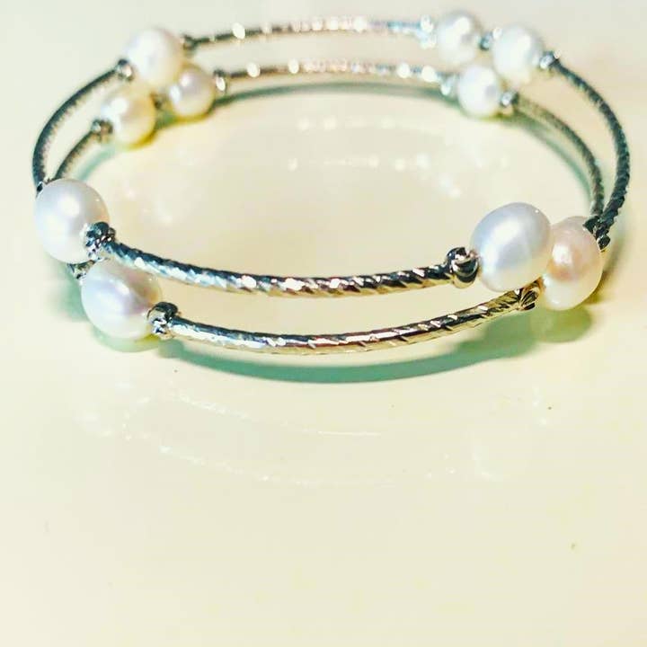 silver color stretch  Bracelet with pearls