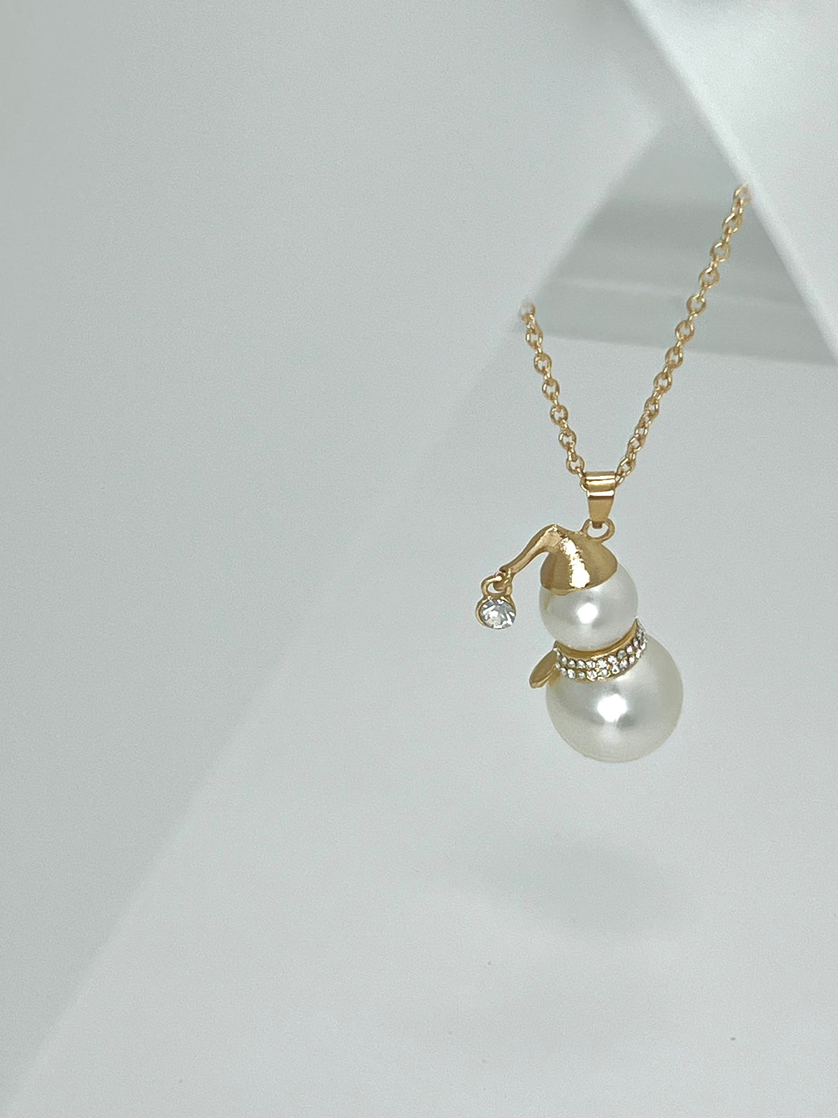 Snowman pearl pendant necklace 