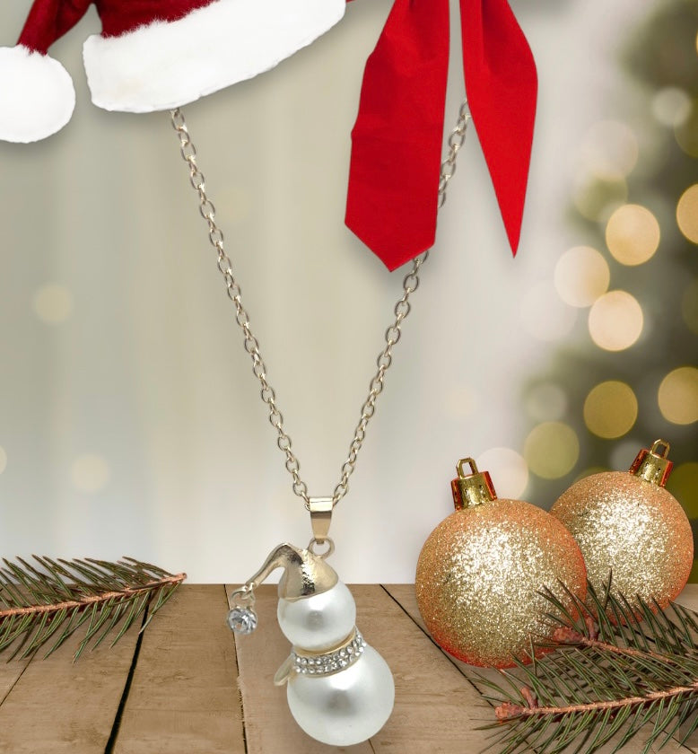 Snowman pearl gold color necklace