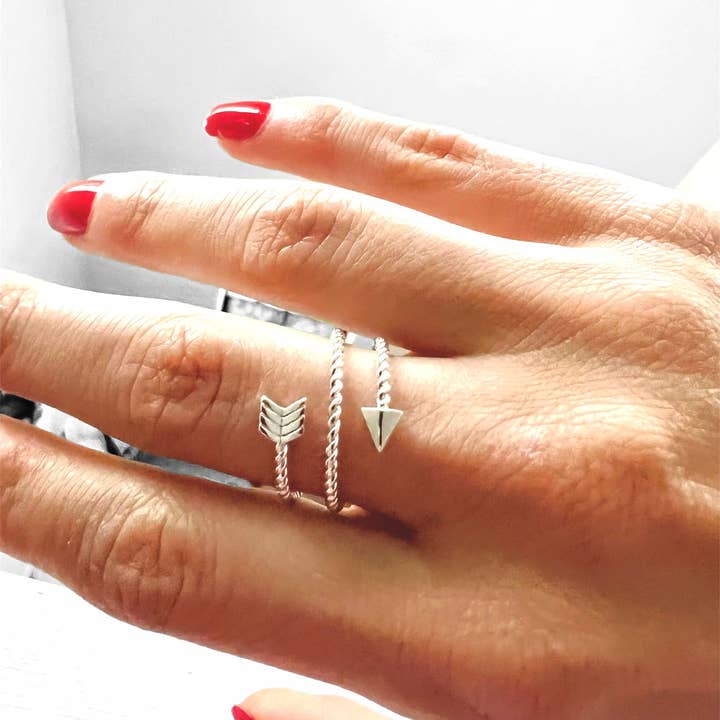 Arrow design adjustable ring