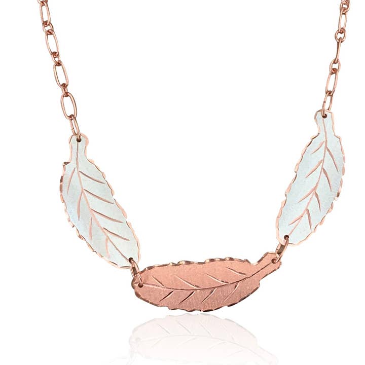 Feather design necklace