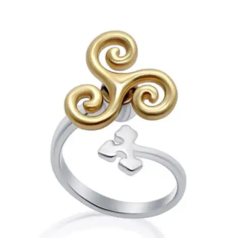 gold color spinning or rotating  ring