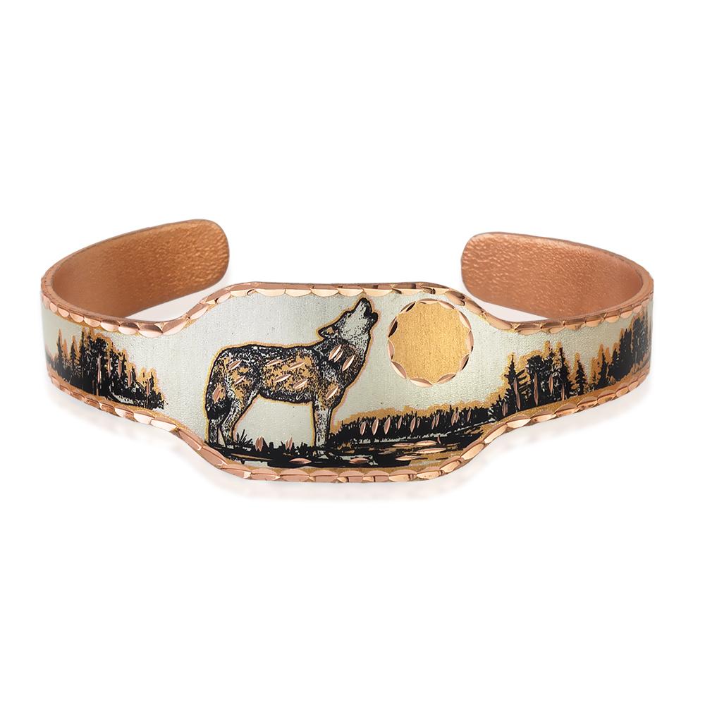 Howling wolf design bracelet