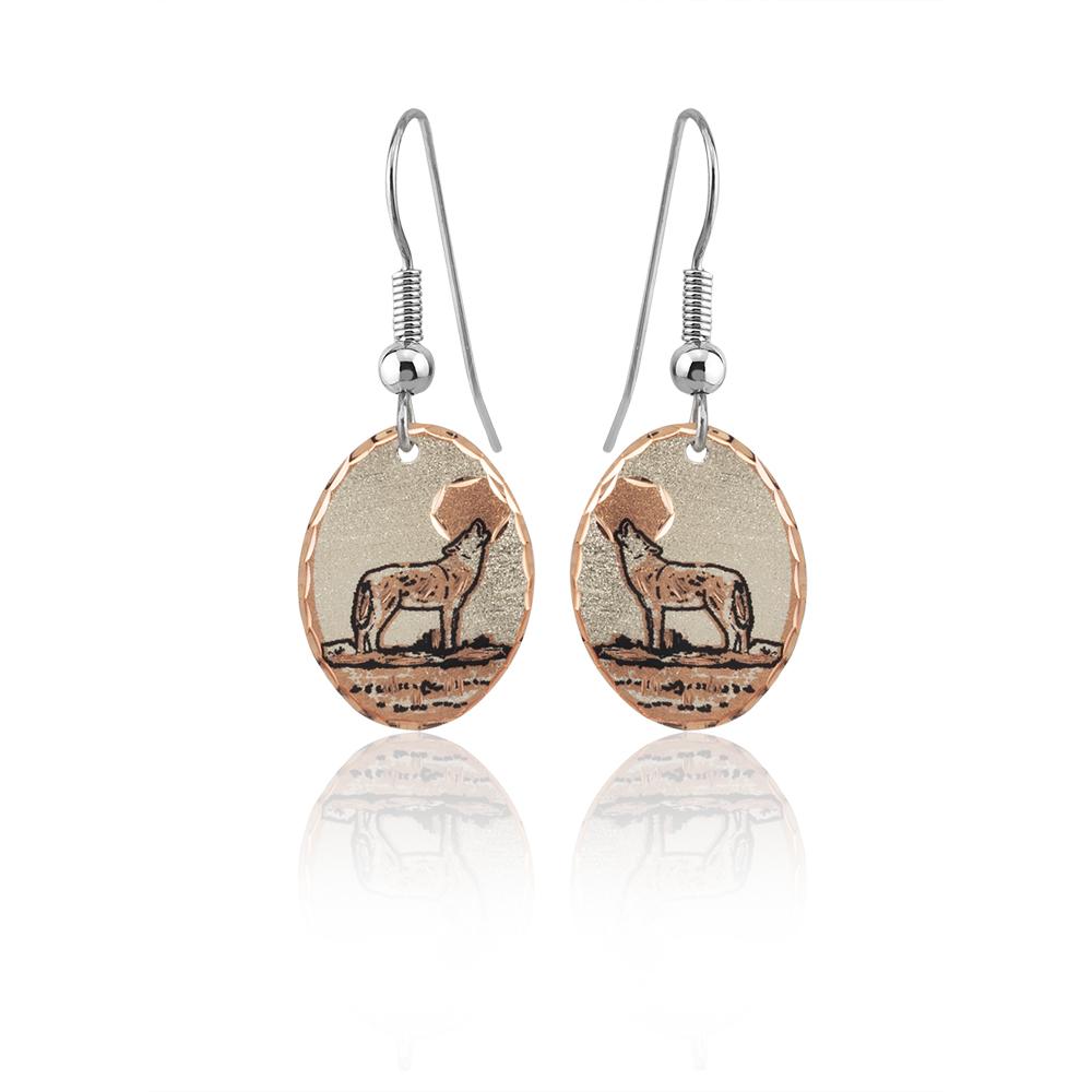 Howling wolf design earrings