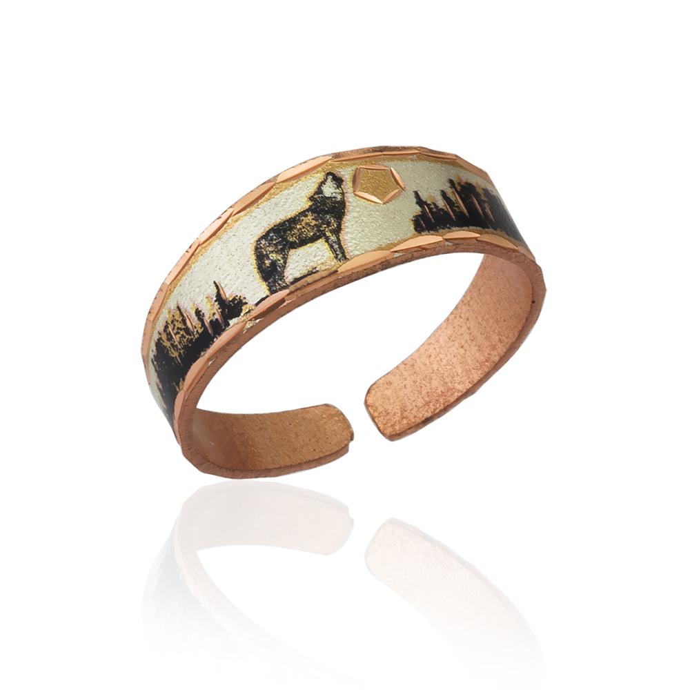Howling wolf design ring
