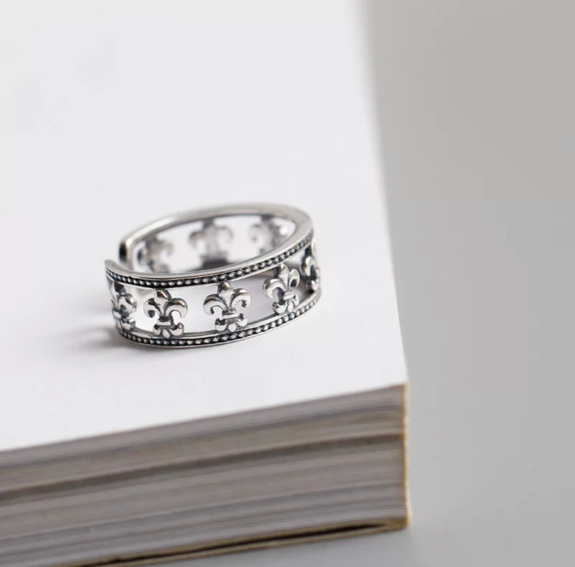 Fleur de lil design 925 silver ring