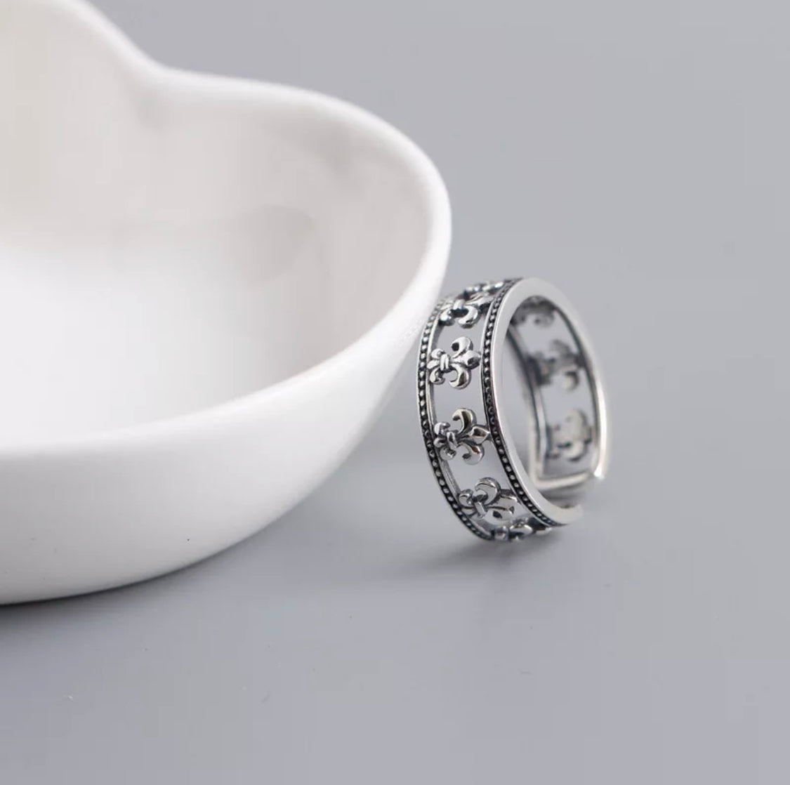 Fleur de lil design 925 silver ring